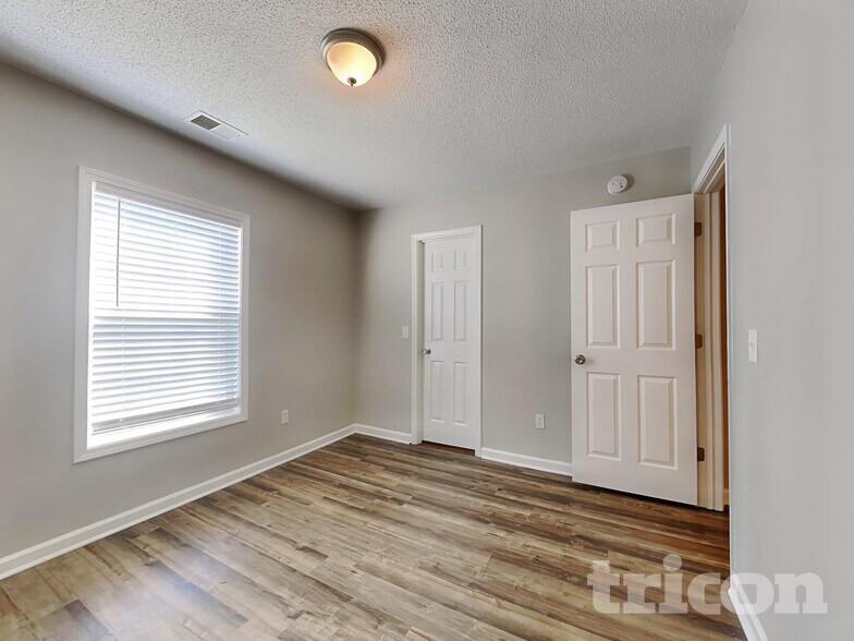 Building Photo - 455 Hunters Crossing Dr