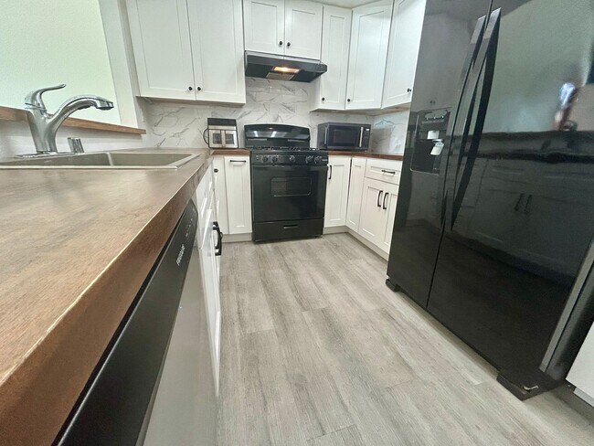 Building Photo - $3,995! Excellent 3-Bedroom Condo! 90716!