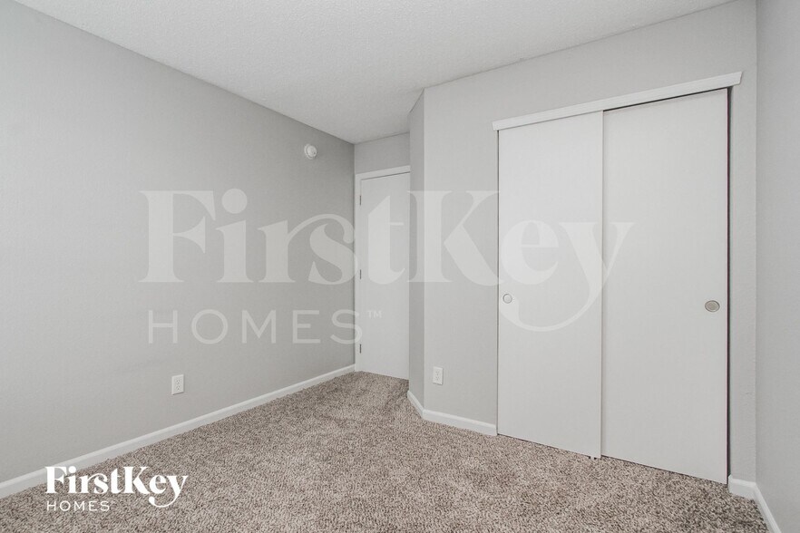 Building Photo - 10870 Sweetsen Rd