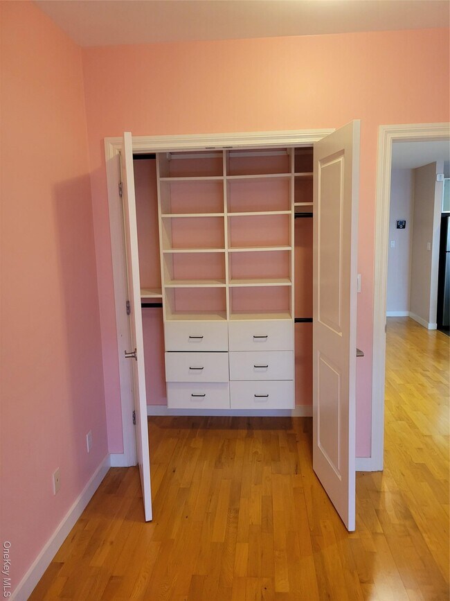 Building Photo - 143-20 Hoover Ave