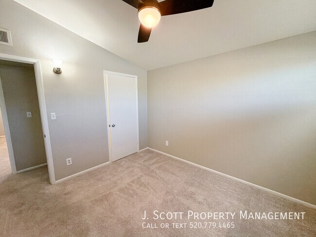 Building Photo - 3914 E Becker Ln