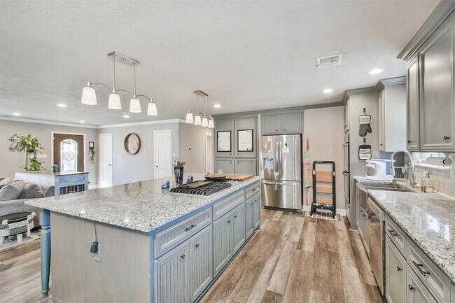 Building Photo - 24237 Creekwood Dr