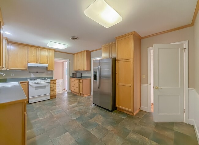 Building Photo - 514 Glenview Dr