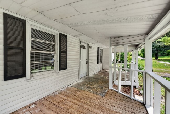 Building Photo - 141 W Rossview Rd