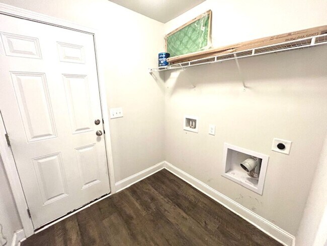 Building Photo - Beautiful 4 Bedroom 2 Bath Home! $300 OFF ...