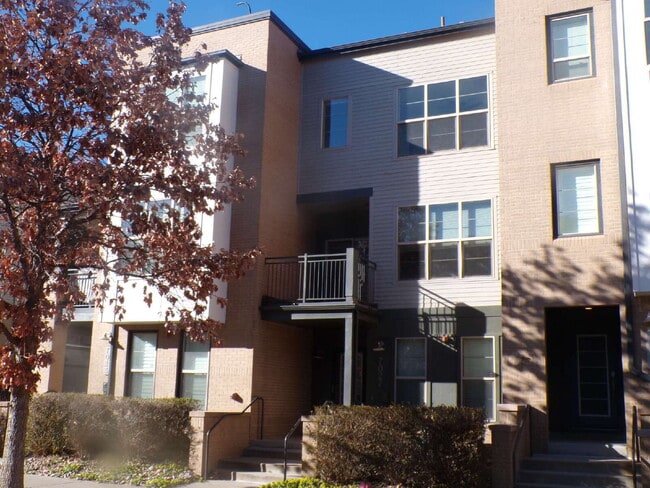 Building Photo - Belmar Townhome - 3 Bedroom, 3 Bathroom (70Vi)