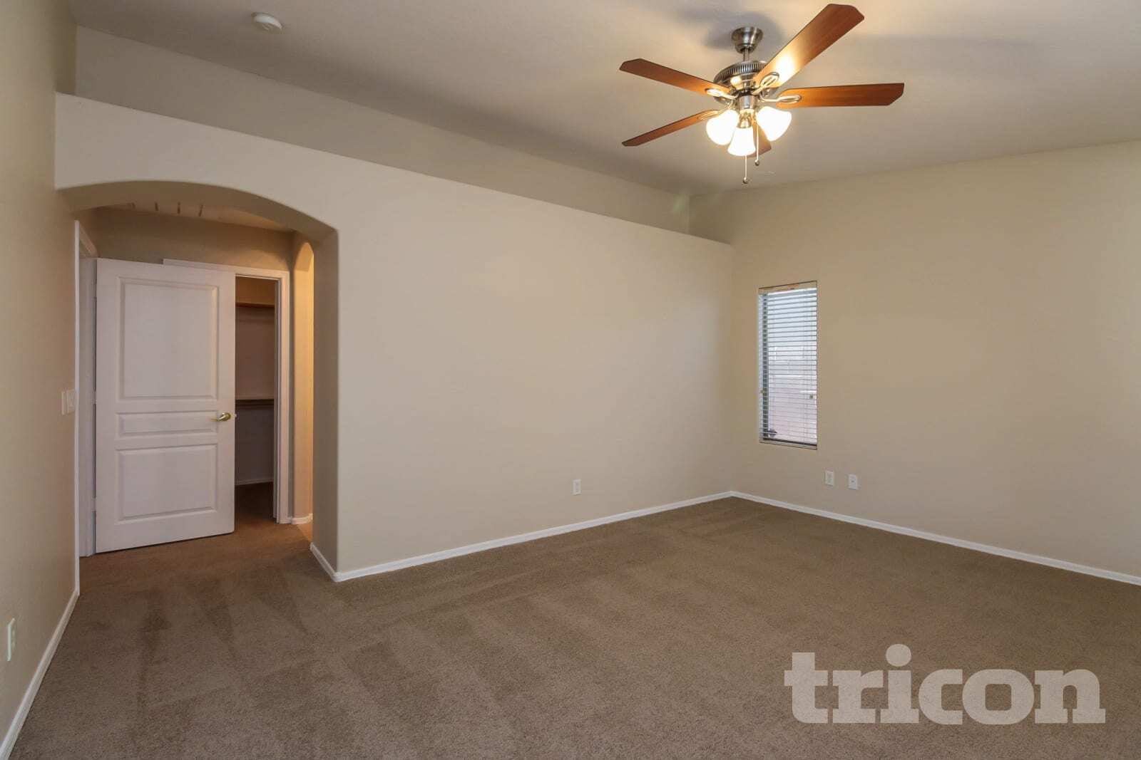 Building Photo - 11791 W Belmont Dr