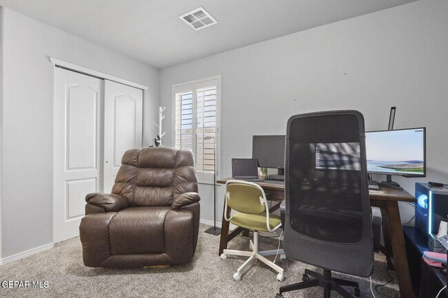 Building Photo - 3917 Desert Dunes Dr