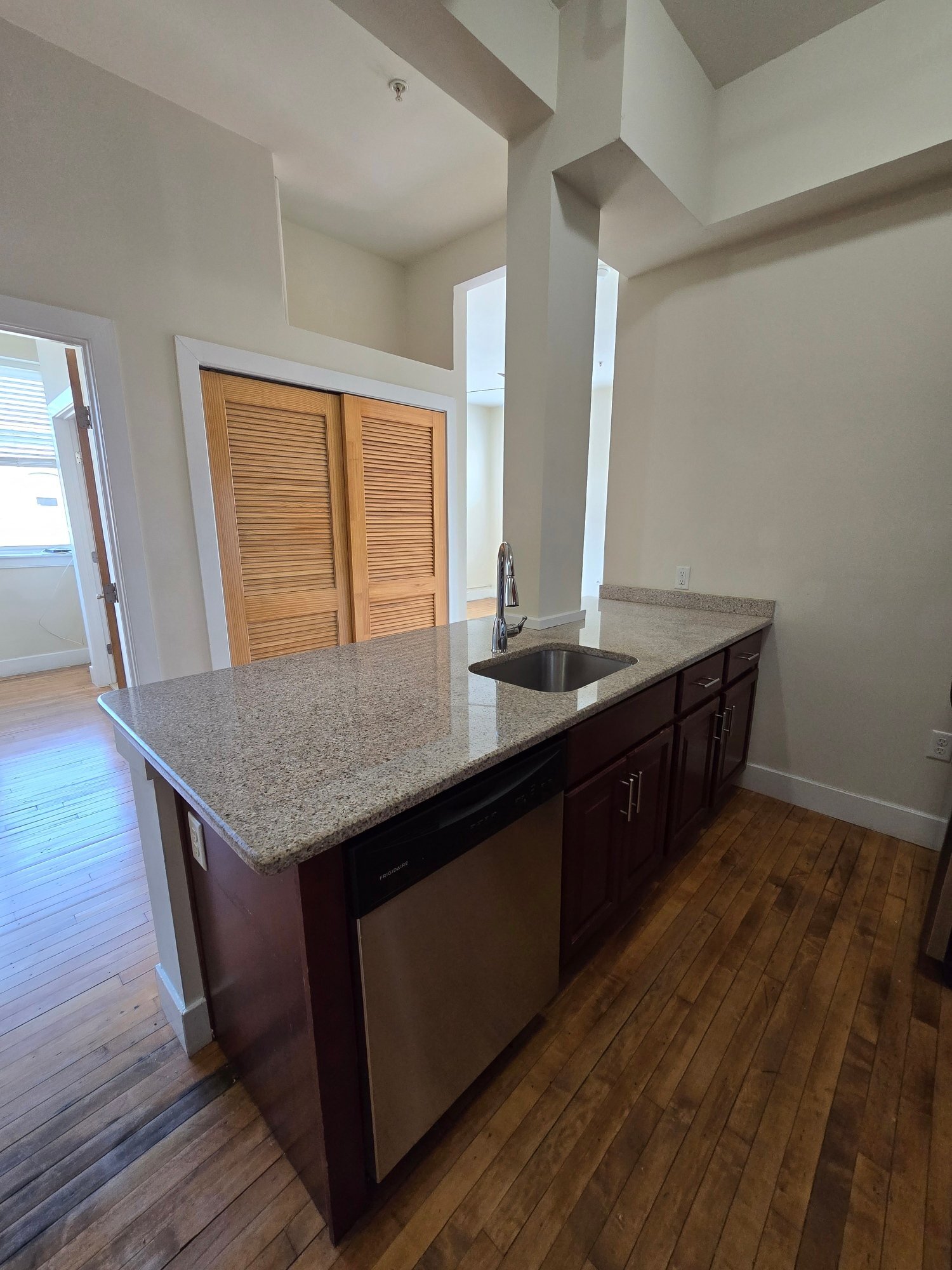 Building Photo - 613 N Lombardy St