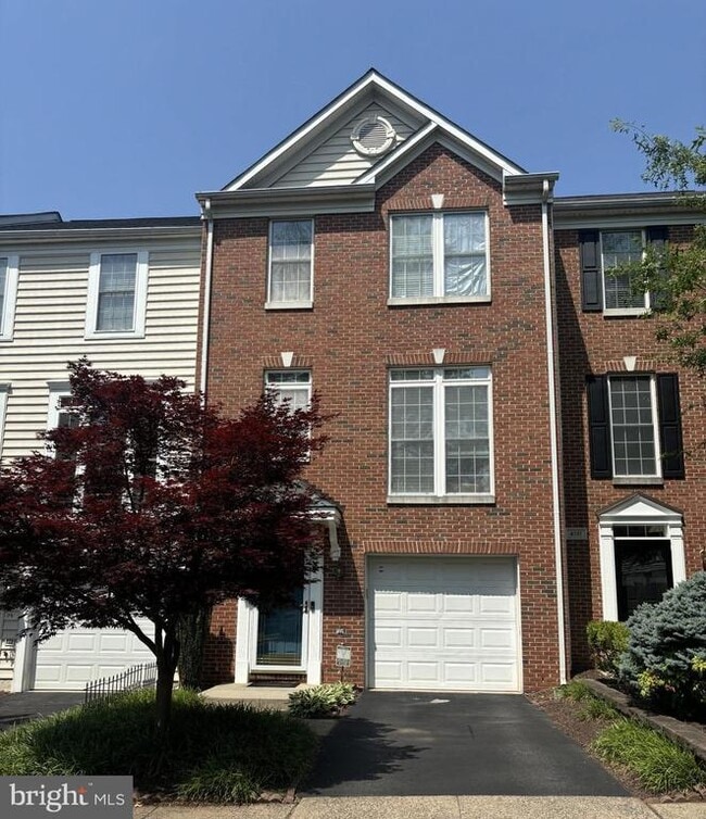Primary Photo - 4129 Fairfax Center Creek Dr