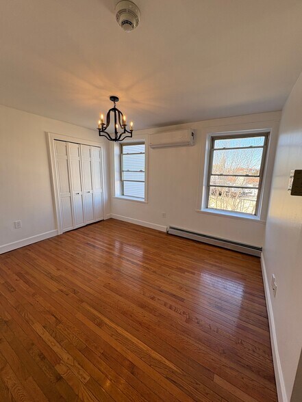 Building Photo - 87 Columbia St