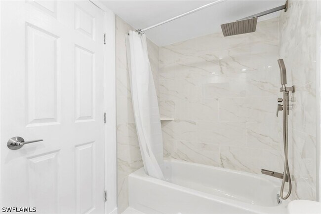 Building Photo - 151 Cypress Way E