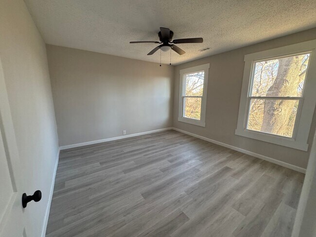 Building Photo - 3 Bedroom. Fully remodeled,  Close to I-77...