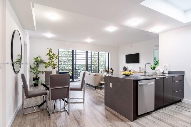 Primary Photo - 2955 Bird Ave