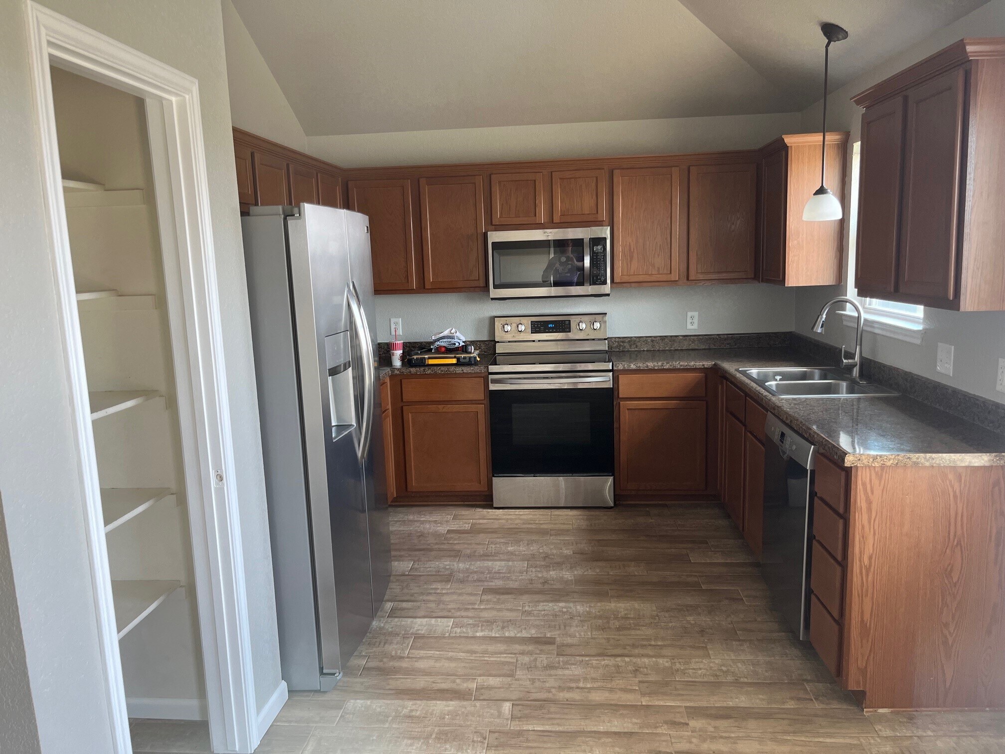 Kitchen - 7823 Redbrush