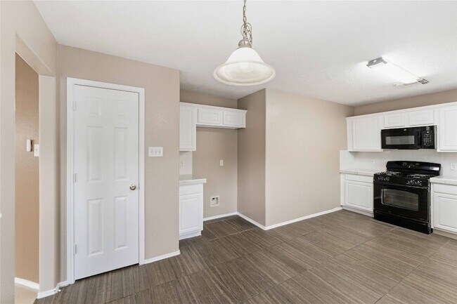 Building Photo - 11015 Shumard Oak Ct