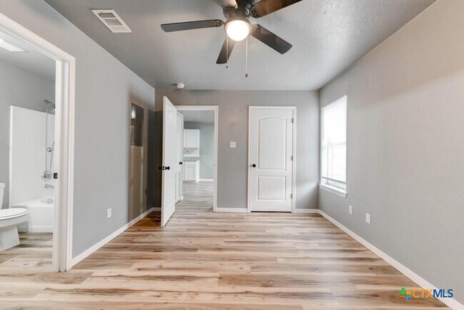 Building Photo - 2321 Terrace Dr