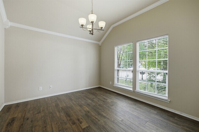 Building Photo - 9028 Manana St