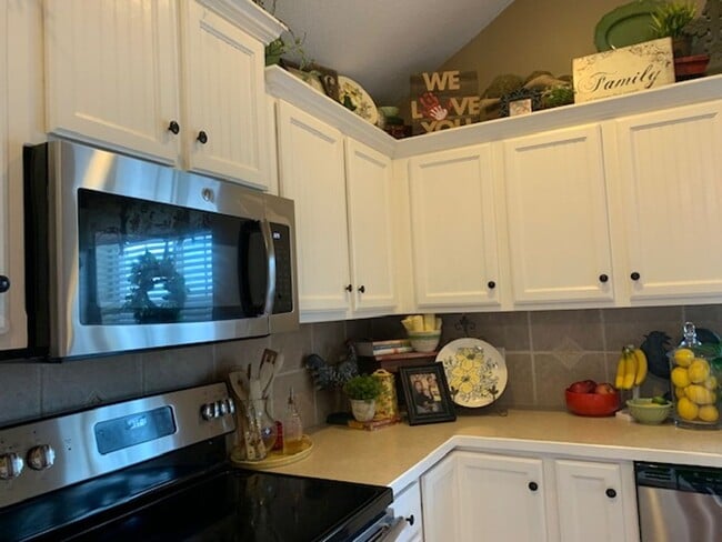 Building Photo - 2131 Magnolia Dr