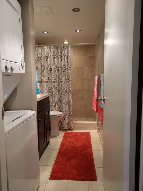 Washer/Dryer Bathroom - 2600 Pualani Way