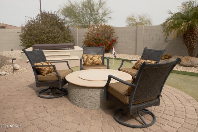 Building Photo - 18428 W Summer Haven Dr