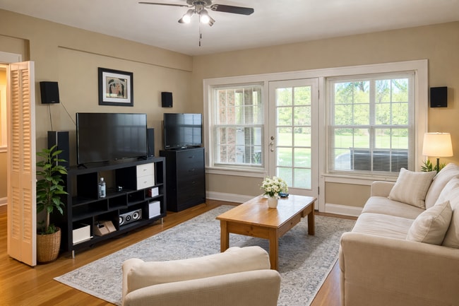 Building Photo - FULLY Furnished Plaza Condo