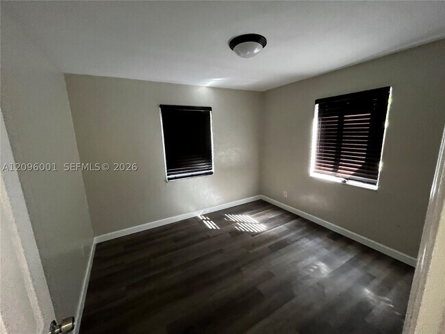 Building Photo - 816 Beech Rd