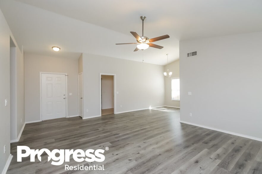 Building Photo - 814 N Sailors Way