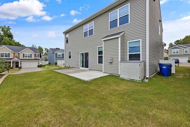 Building Photo - Welcome Home!!! Beautiful 3b 2.5b in Masse...