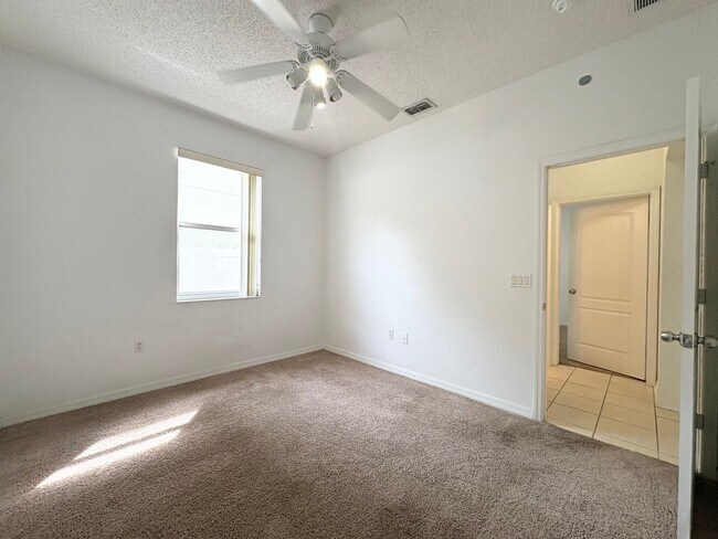 Building Photo - Fantastic Lake Nona area 4 BR 2 BA home in...