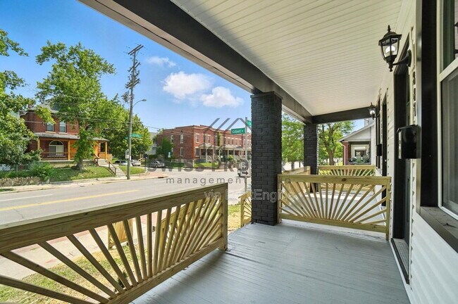 Building Photo - 889 E Livingston Ave