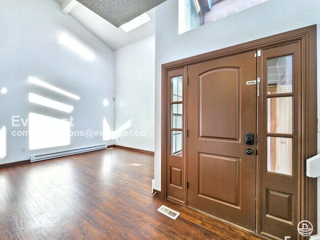 Building Photo - 811 S Rifle Way