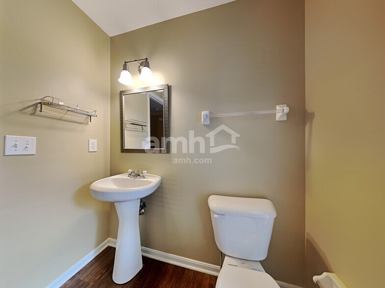 Building Photo - 180 Regency Sq