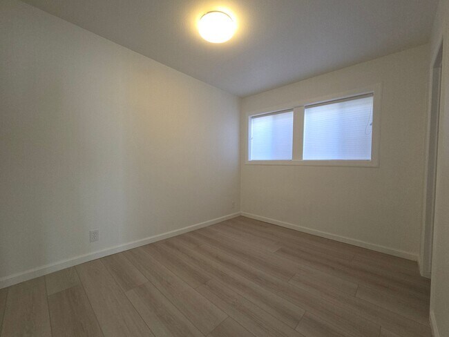 Building Photo - Remodeled 1 Bedroom 1 Bath located in the middle of Ojai