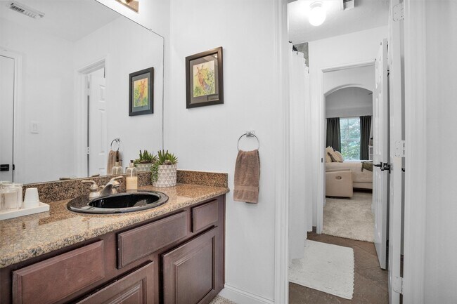 Building Photo - 3006 E Lake Falls Cir