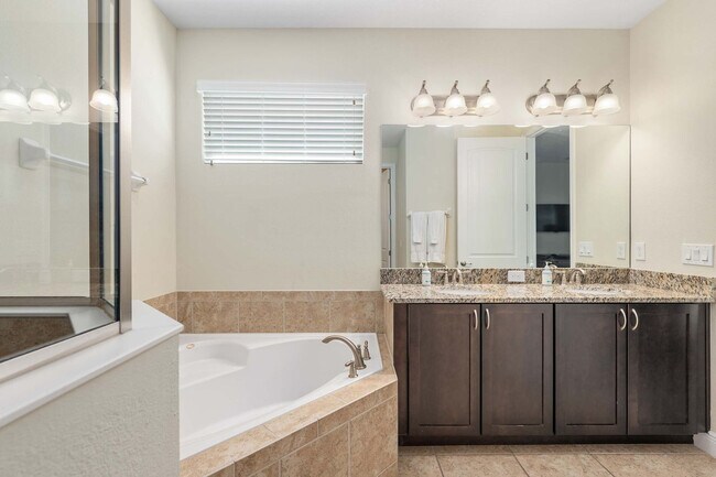 Building Photo - 909 Desert Mountain Ct