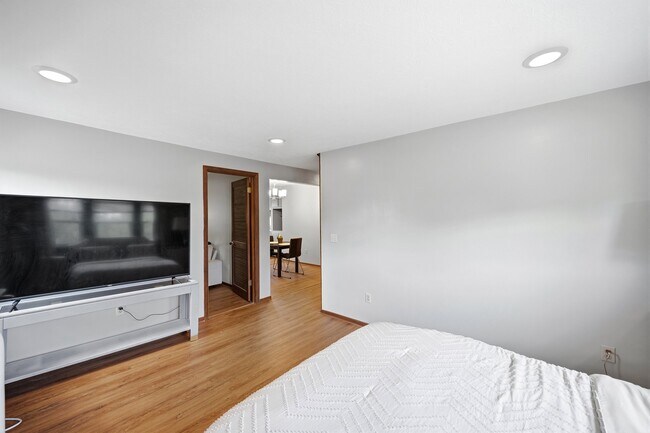 Building Photo - 3438 W 133rd St