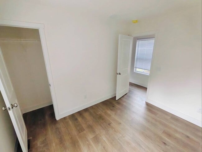 Building Photo - 824 S 1st St