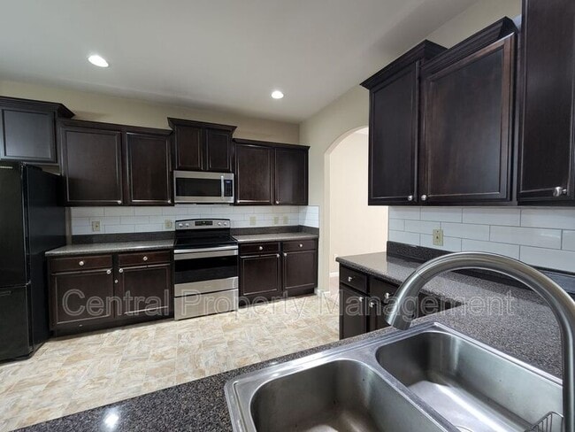 Building Photo - 1 Redwolf Ln