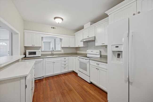 Building Photo - Available Immediately – 4 Bedroom End-Unit...