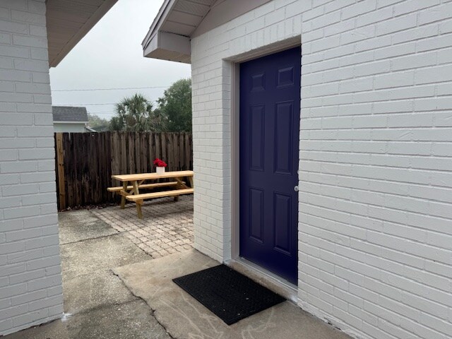 Building Photo - 113 NE Lincoln Cir N