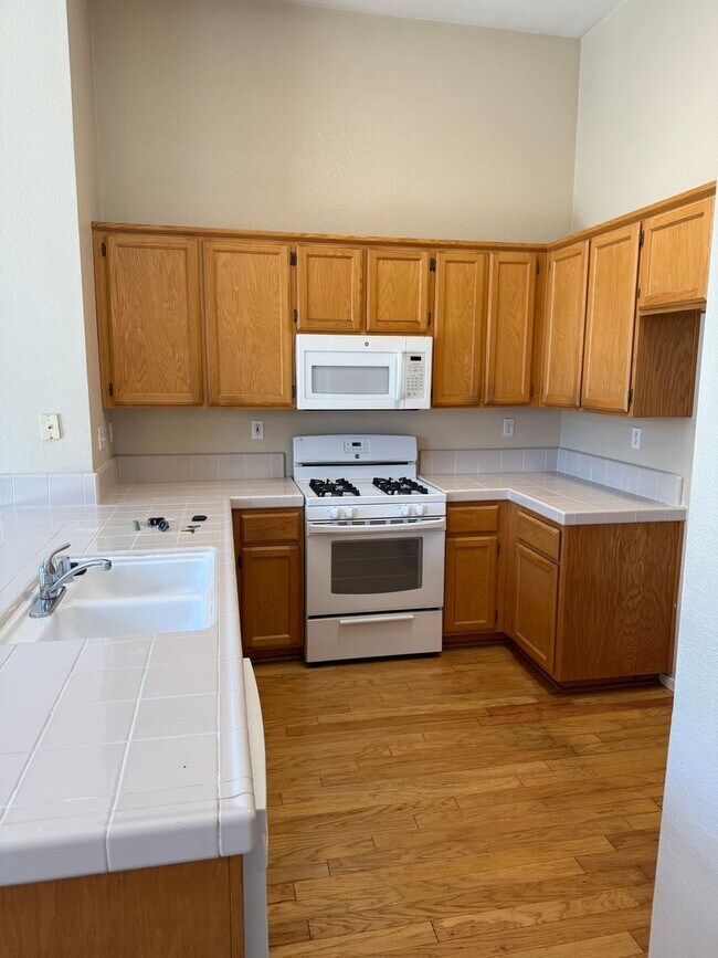 Building Photo - NICE SINGLE STORY HOME NEAR PARK AND SCHOOLS!