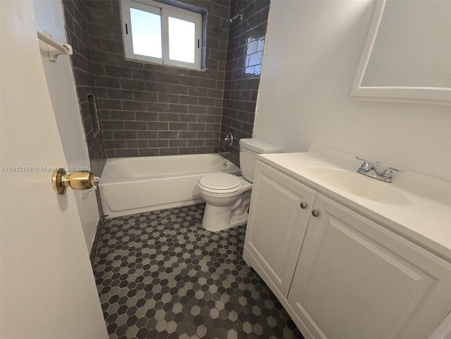 Building Photo - 4830 SW 27th Ave