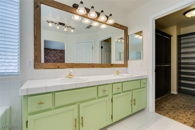 Building Photo - 9201 Buckhaven Dr