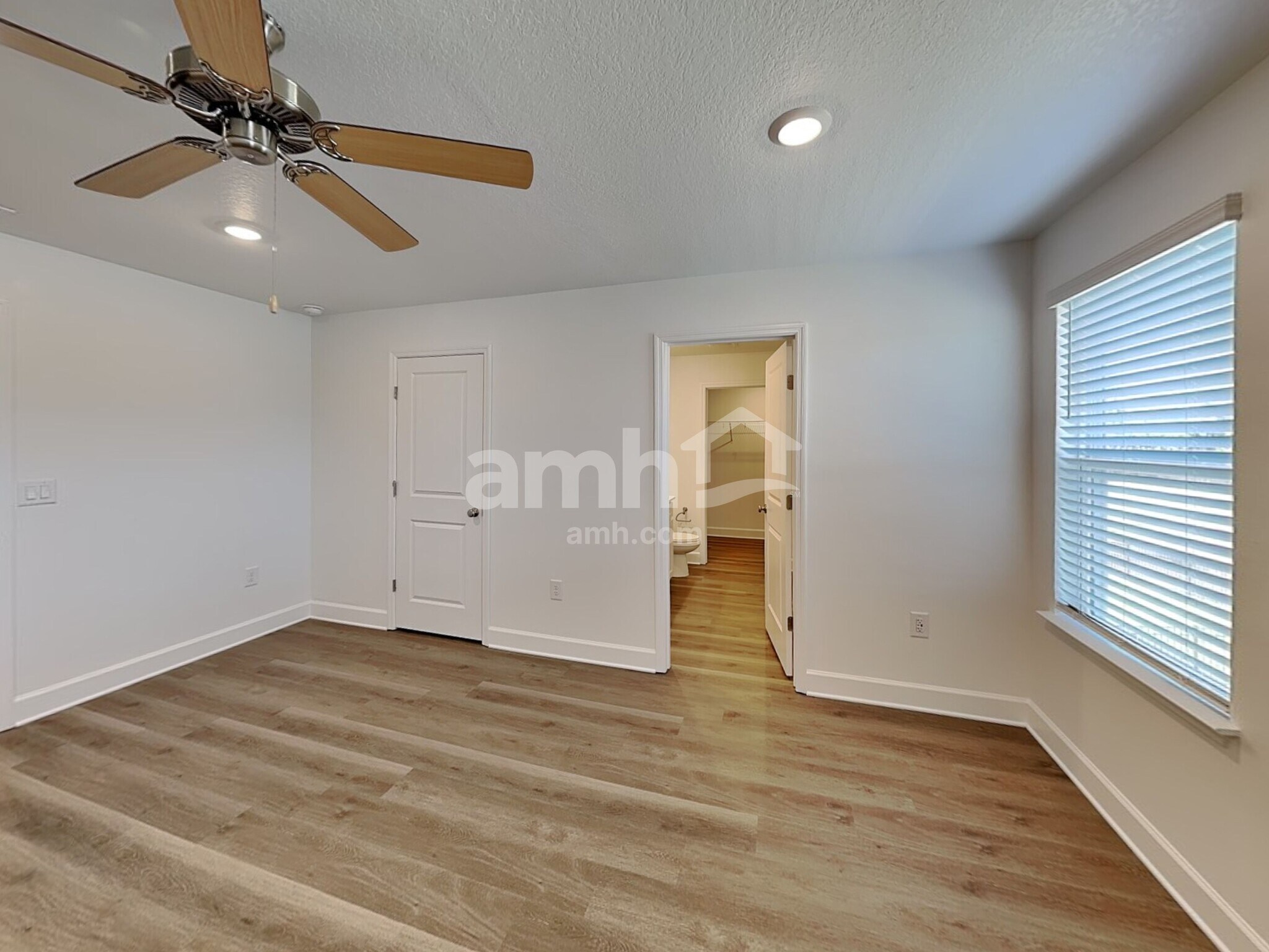 Building Photo - 16458 Cheyanne Ct