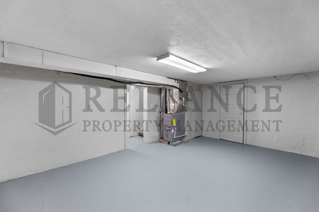 Building Photo - 118 S Sedgwick St