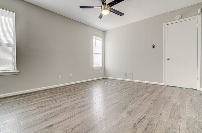 Building Photo - 1605 Dale Cove