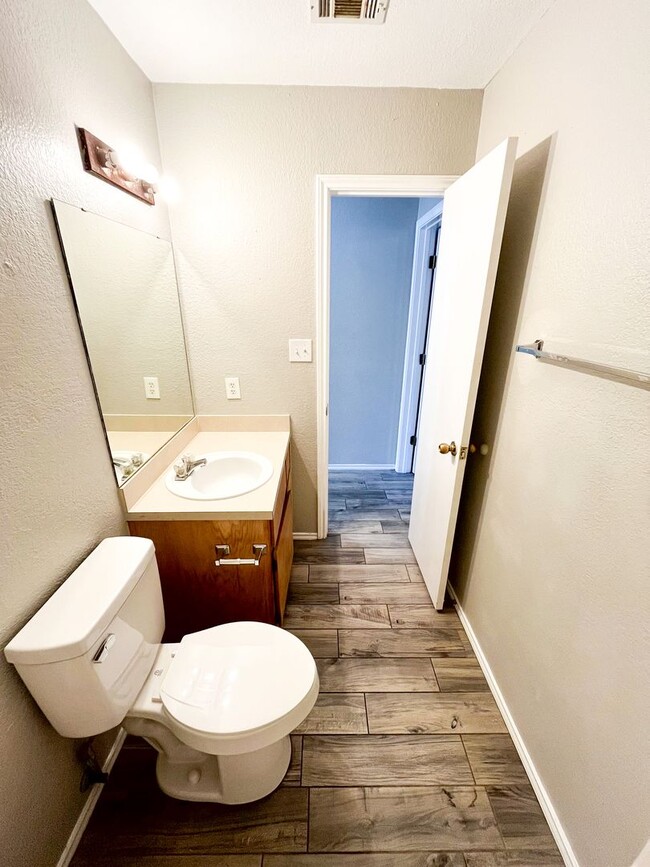 Building Photo - Available NOW Beautiful 1 story, 3 bedroom, 2 bath home. This is exactly what you have been looki...