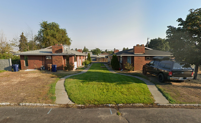 Building Photo - Wabash Duplexes in North Spokane!