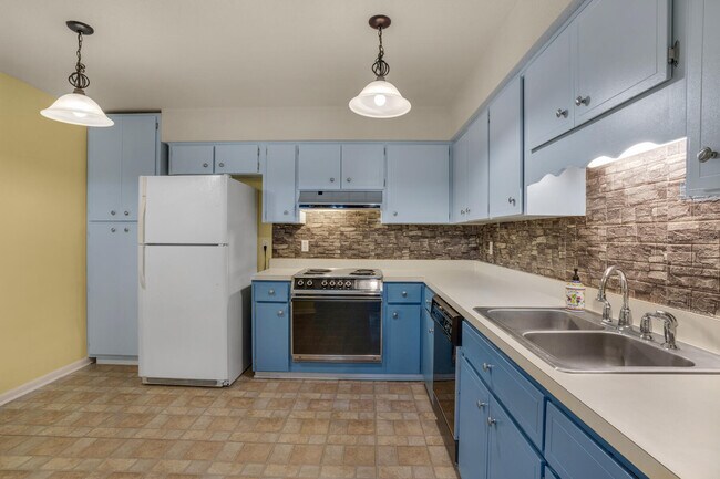 Building Photo - 10 Carie Way